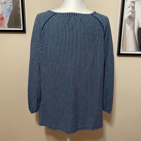 Universal Thread Striped Top - Picture 4 of 7